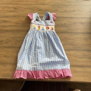Smocked Disney princess dress. Size 5T.
